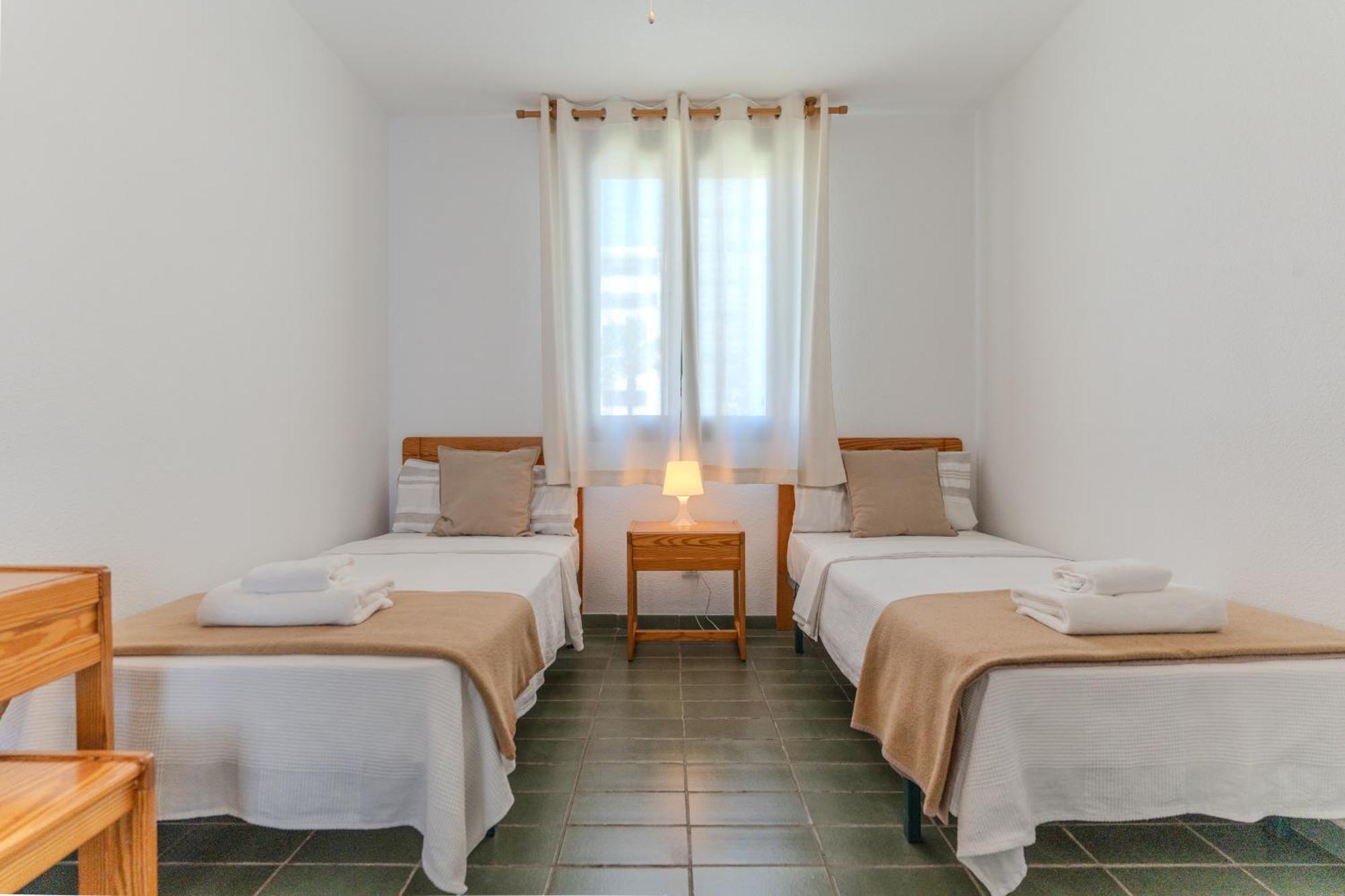 Go2Tenerife Apart Sira Family, Pool & Beach Playa de las Americas  Exteriör bild